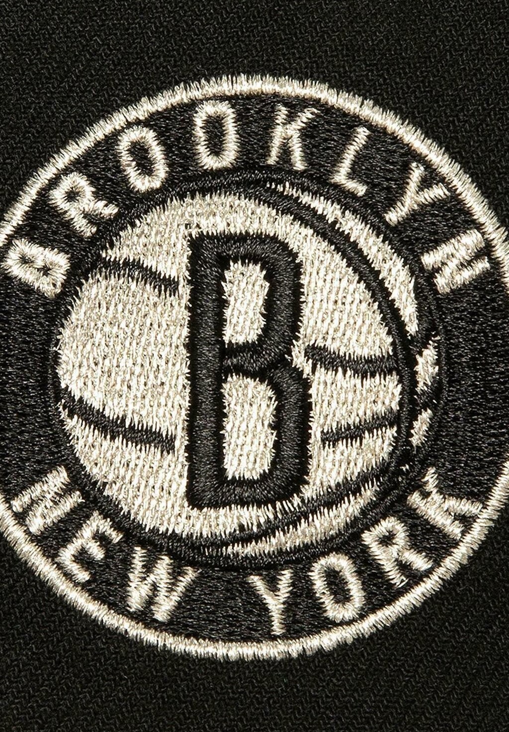 

Бейсболка BROOKLYN NETS NBA WATCH ME SHINE ORIGINAL FIT SNAPBACK Mitchell & Ness, черный