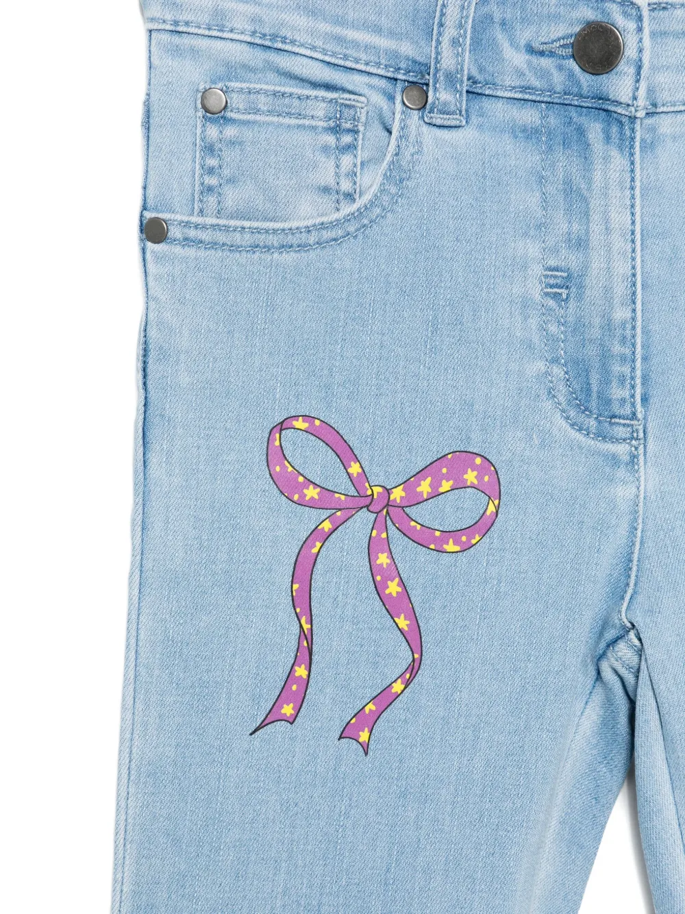 Джинсы с потертостями и бантовым принтом Stella McCartney Kids, синий — фото 3