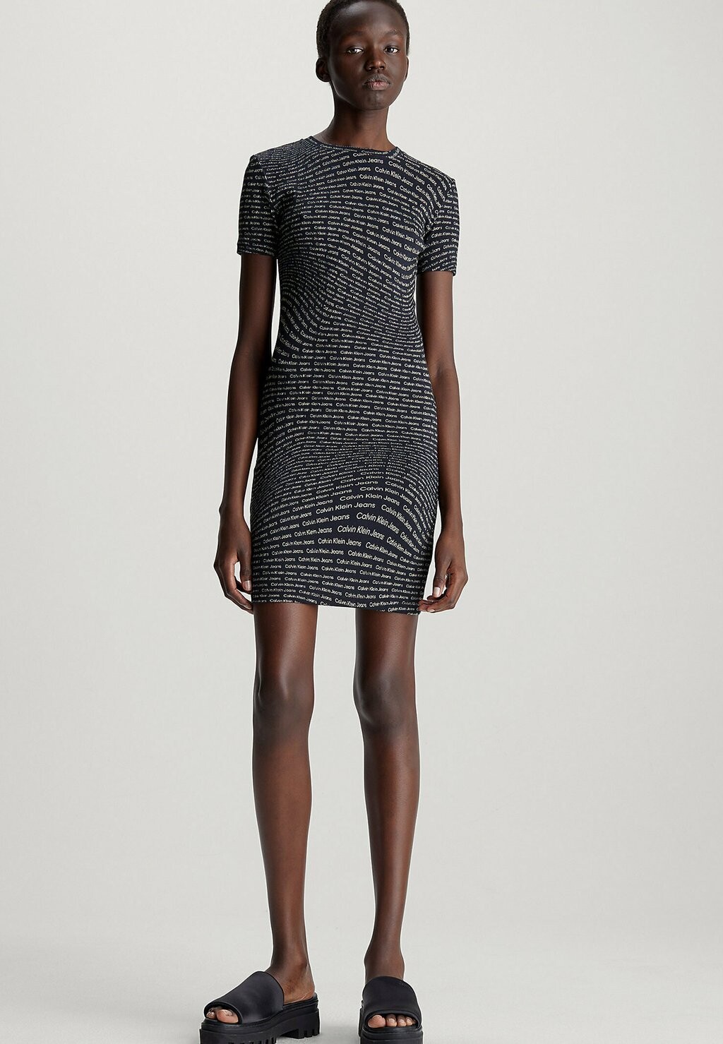 

Платье-труба ALL-OVER LOGO Calvin Klein, черный
