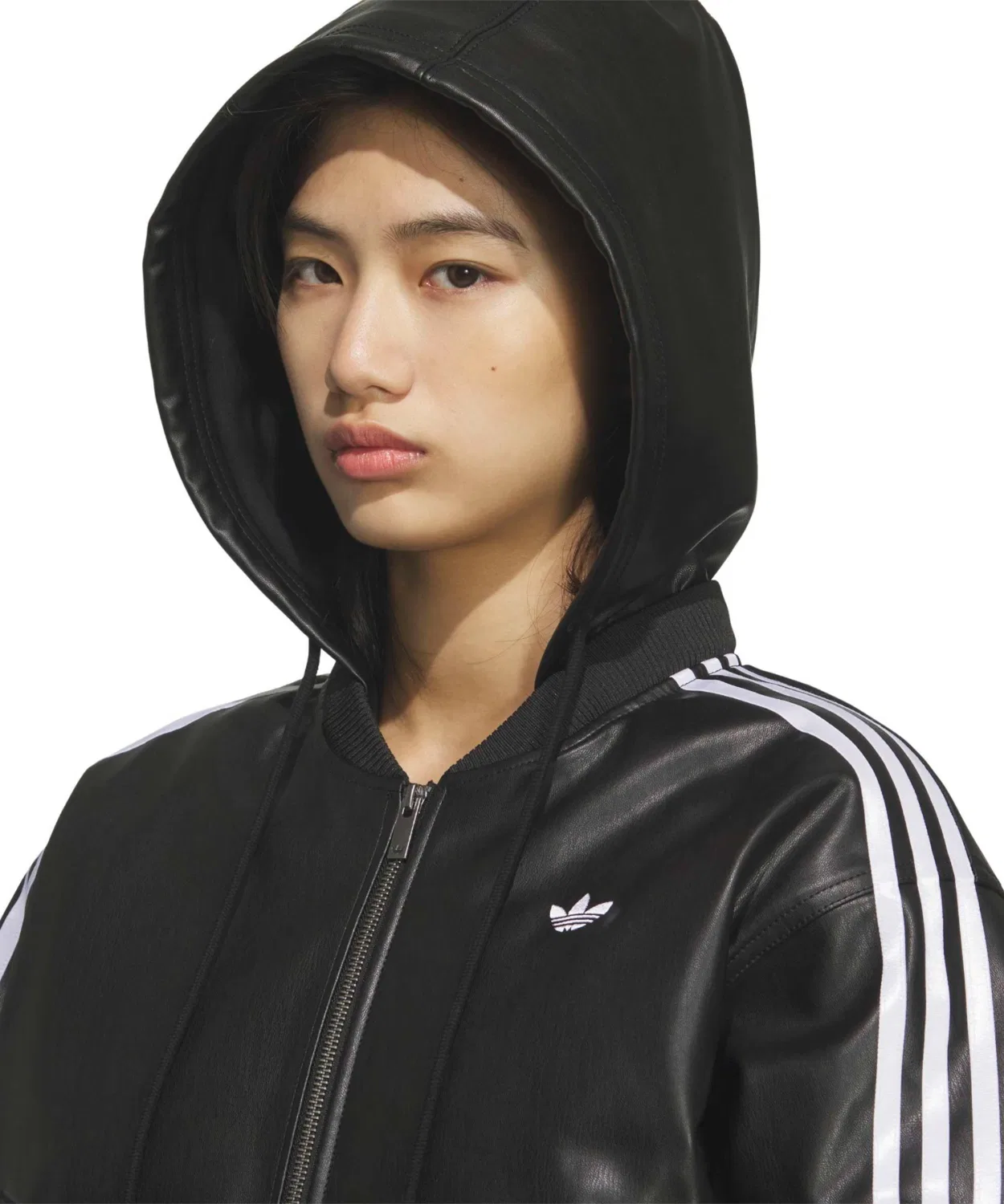 Куртка Adidas W PLEATHER JKT оверсайз из синтетической кожи, чёрная — фото 3
