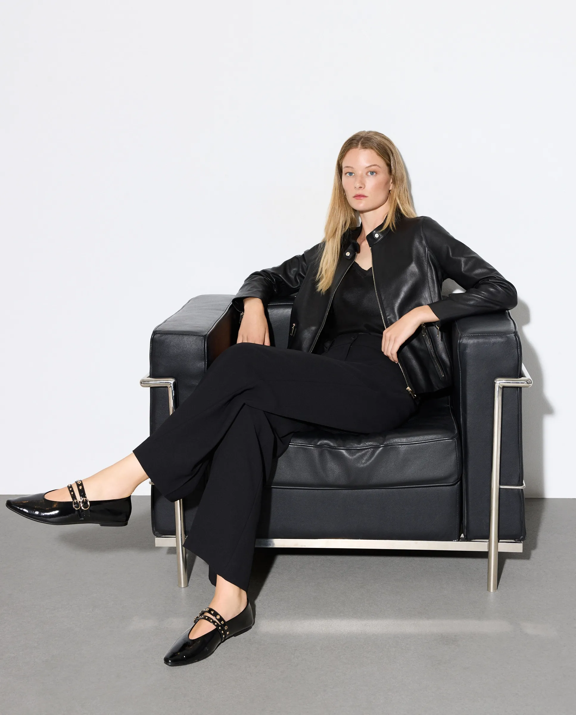 

Женская кожаная куртка с ремешком Woman El Corte Inglés, черный