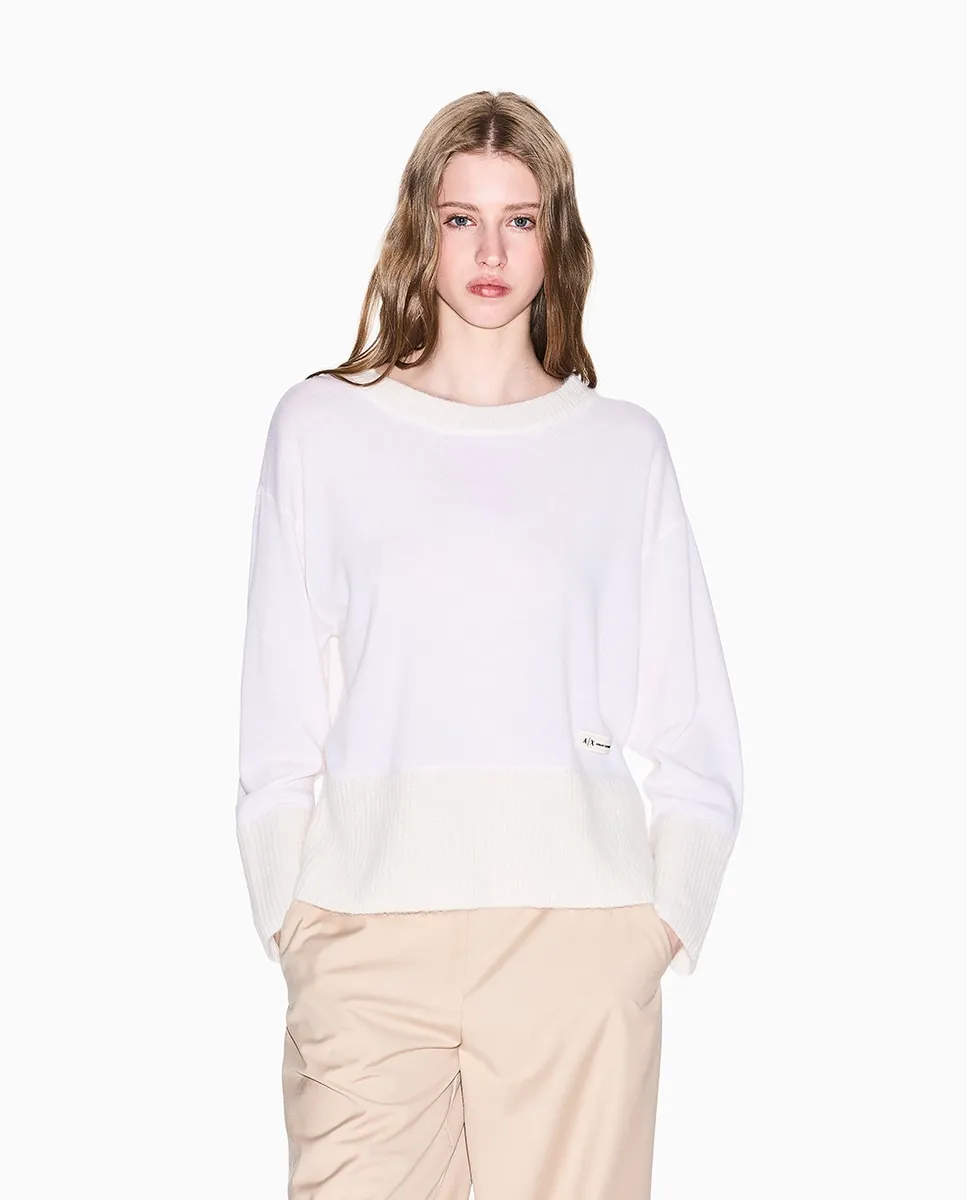 

Женский джемпер с круглым вырезом и спущенным плечом из коллекции Cozy Lab Armani Exchange, светло-бежевый