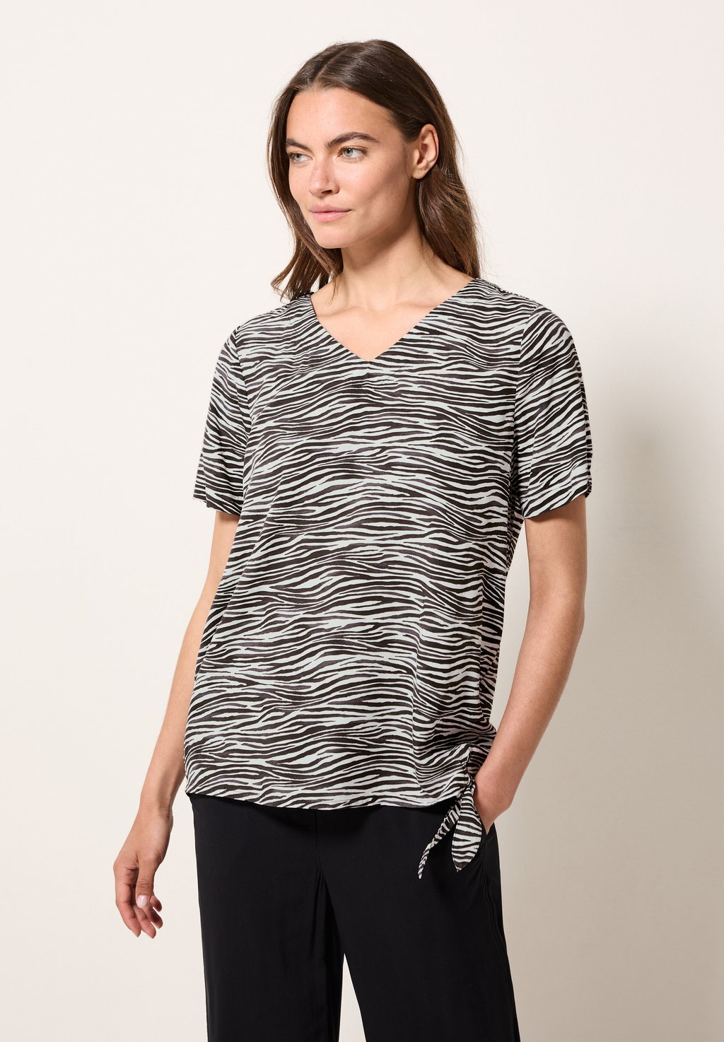 

Блуза V-NECK MIT PRINT Cecil, цвет Grau