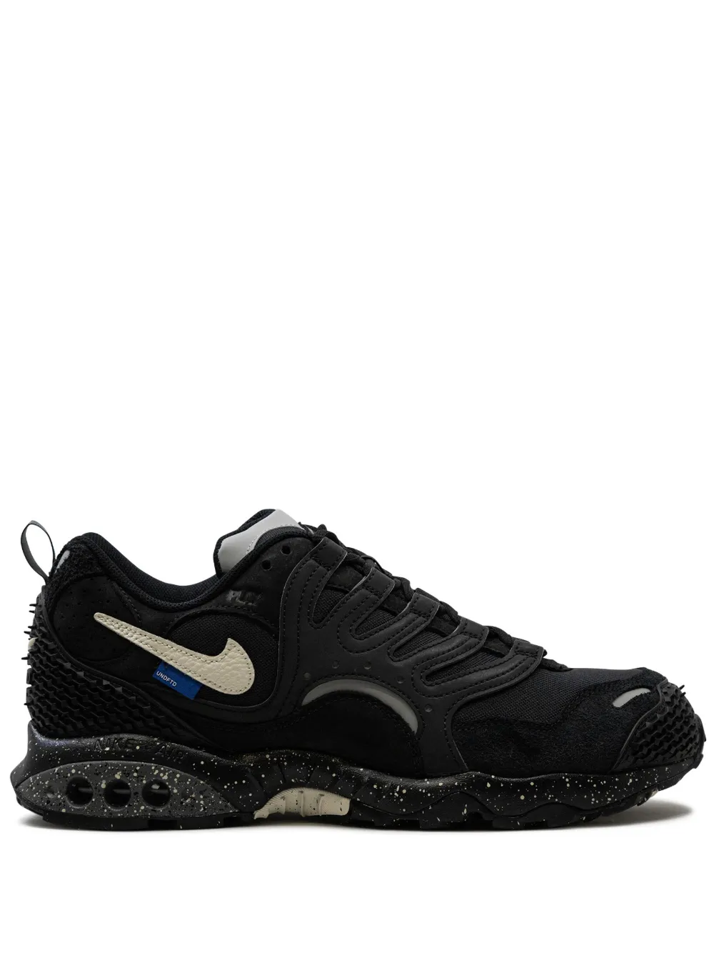 

Кроссовки Air Terra Humara Black из коллаборации с Undefeated Nike, черный