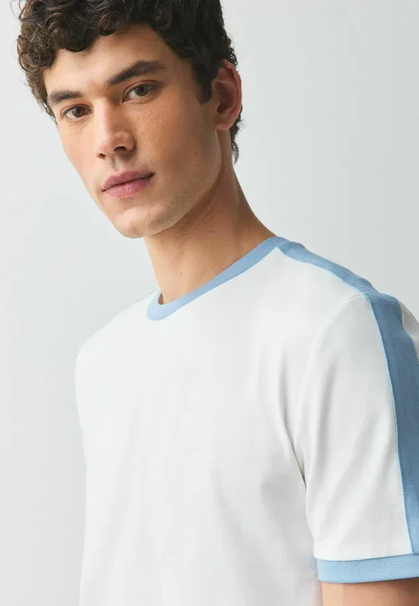 Футболка Regular Fit Next, over arm stripe ringer t-shirt, цвет экрю-бело-голубой — фото 4