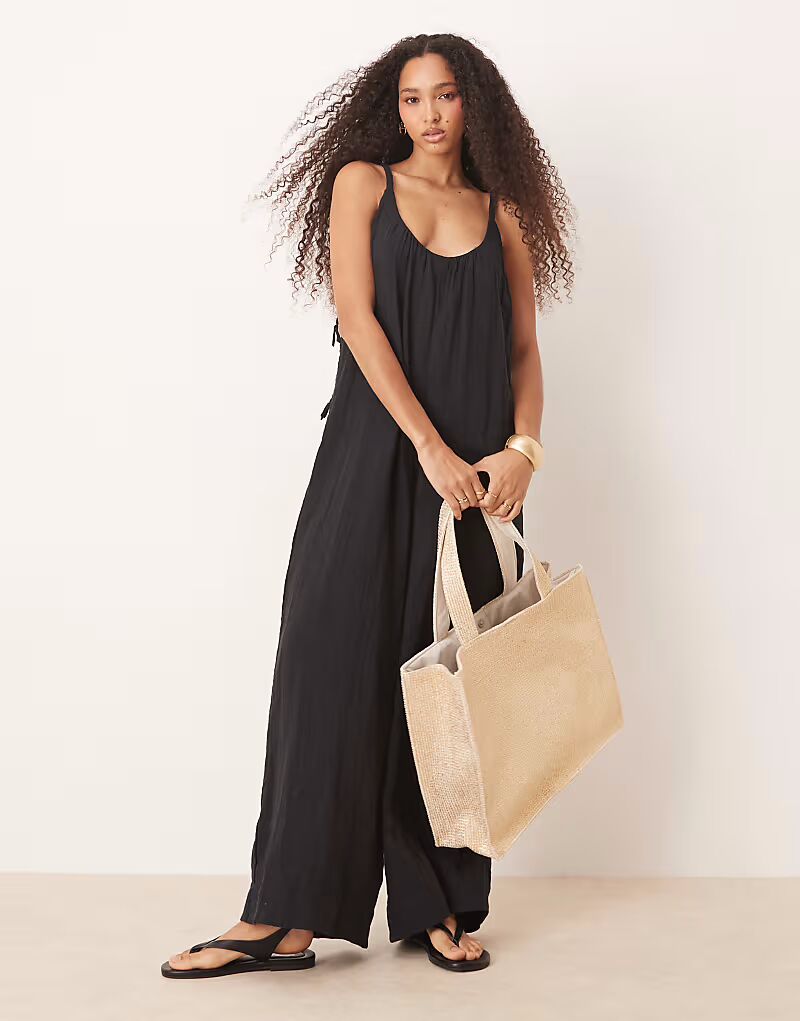 

Комбинезон с двумя косами и завязками, круглым вырезом, черный Asos Design