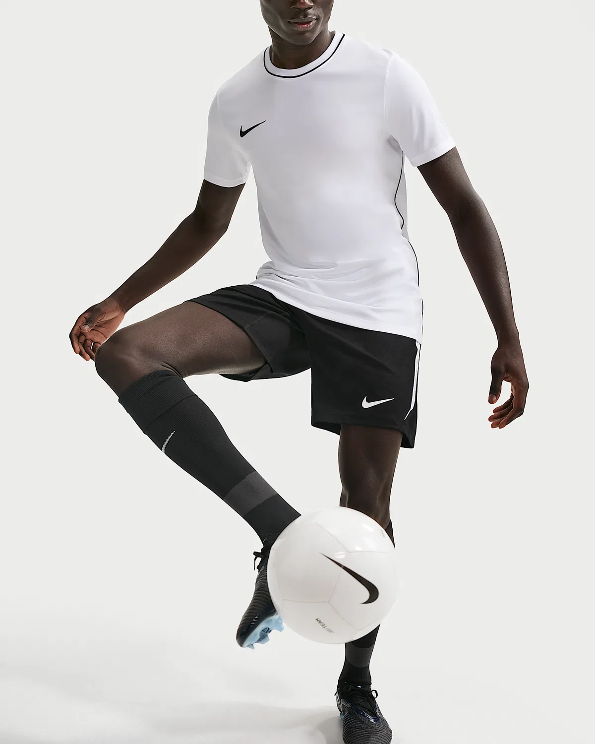 Мужские футбольные шорты Nike Strike Dri-FIT, Black/White/White/White — фото 4