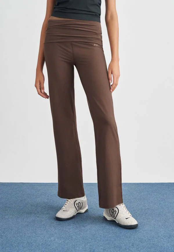 Расклешенные спортивные штаны Nike Sportswear, Chocolate