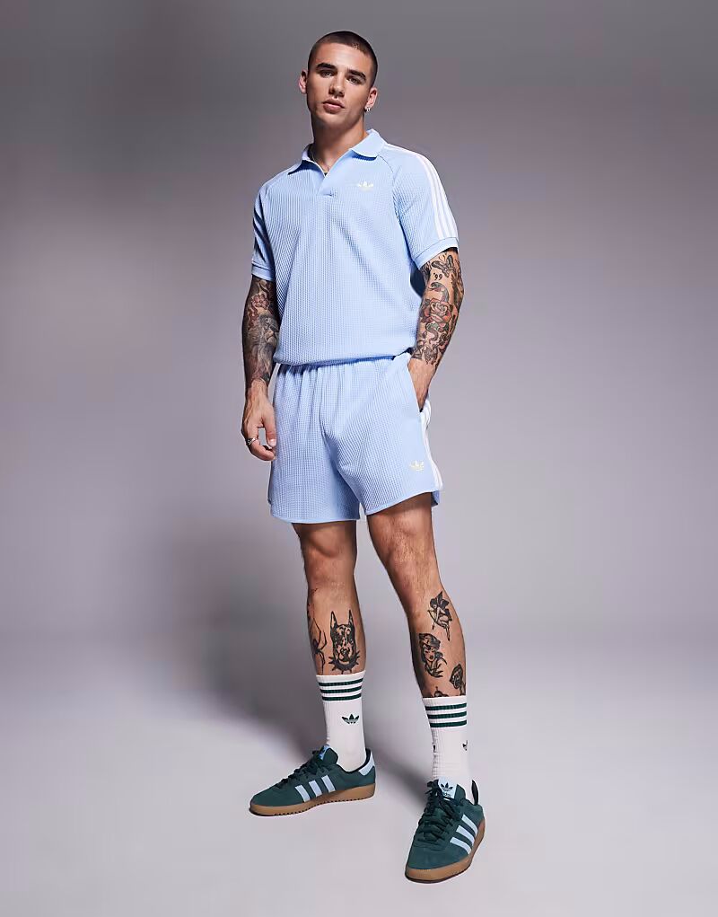 

Вафельные шорты Adidas Originals синего цвета