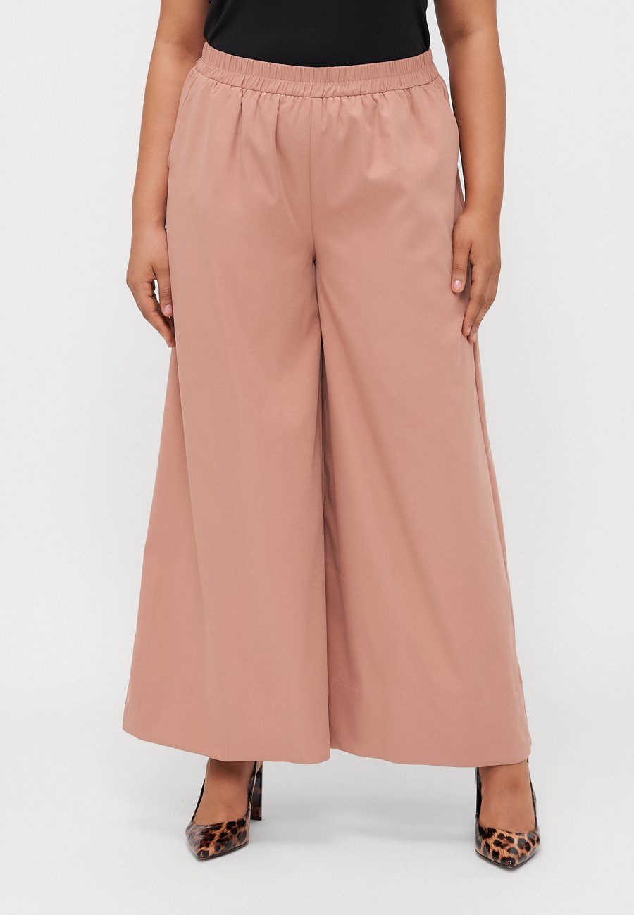 

Брюки ONLY Carmakoma CARJUNE , Cameo Brown/Rose Gold-Coloured