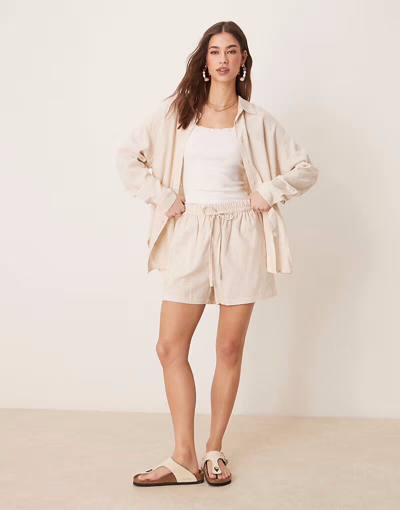 

Шорты ASOS DESIGN из льняного материала без застежек, каменного цвета