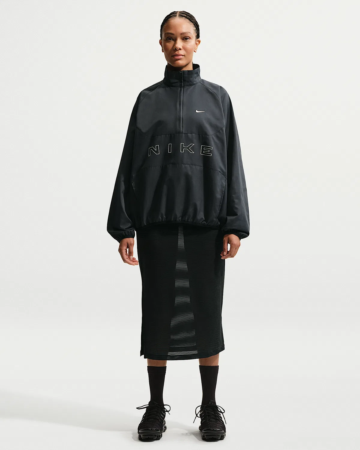 Женская оверсайз куртка Nike Sportswear с 1/4-застежкой, Black/Black/Chalk — фото 4