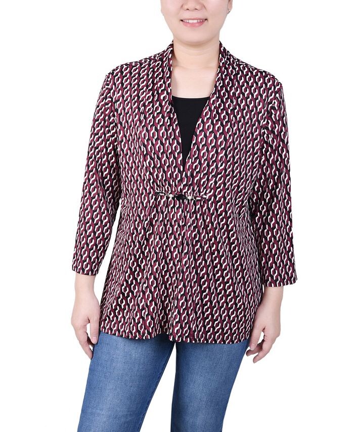 

Топ Petite с объемным принтом и рукавами 3/4 Two-Fer NY Collection, цвет Maroon Black Geo