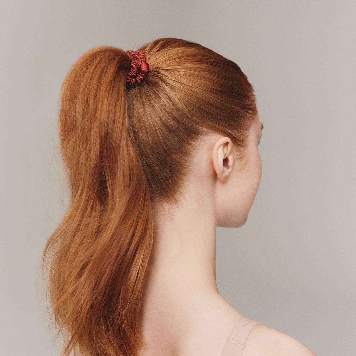 Резинка для волос schmal scrunchies back to basics, reine seide - kupfer Slip, auburn, количество 1 шт. — фото 4