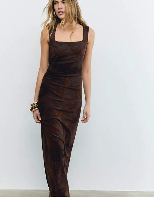 

Коричневое платье миди из тюля с квадратным вырезом Stradivarius