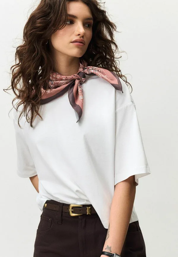 

Футболка с коротким рукавом, круглым вырезом и принтом, прямого кроя, с шарфом и завязками. Next, White, Белый, Футболка с коротким рукавом, круглым вырезом и принтом, прямого кроя, с шарфом и завязками. Next, White