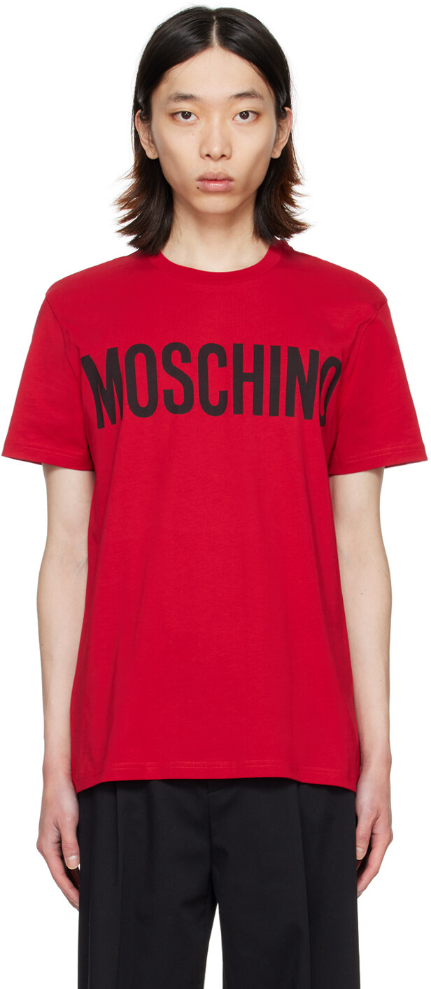 

Красная футболка с принтом Moschino