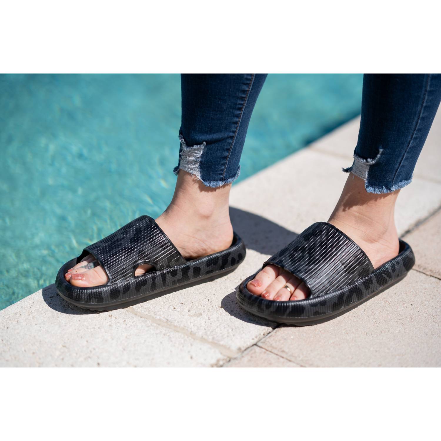 Women's Insanely Comfy Beach Casual Slides In Black Leopard Julia Rose