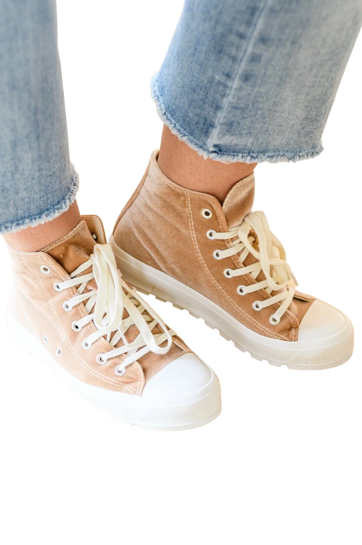 Высокие кроссовки Run Me Down Velvet в цвете Tan Corkys Footwear