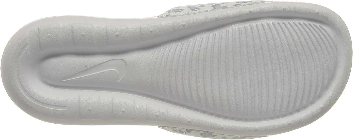 Мужские шлепанцы для пляжа и бассейна Nike Victori One, Multicoloured White Metallic Gold Wolf Grey — фото 4