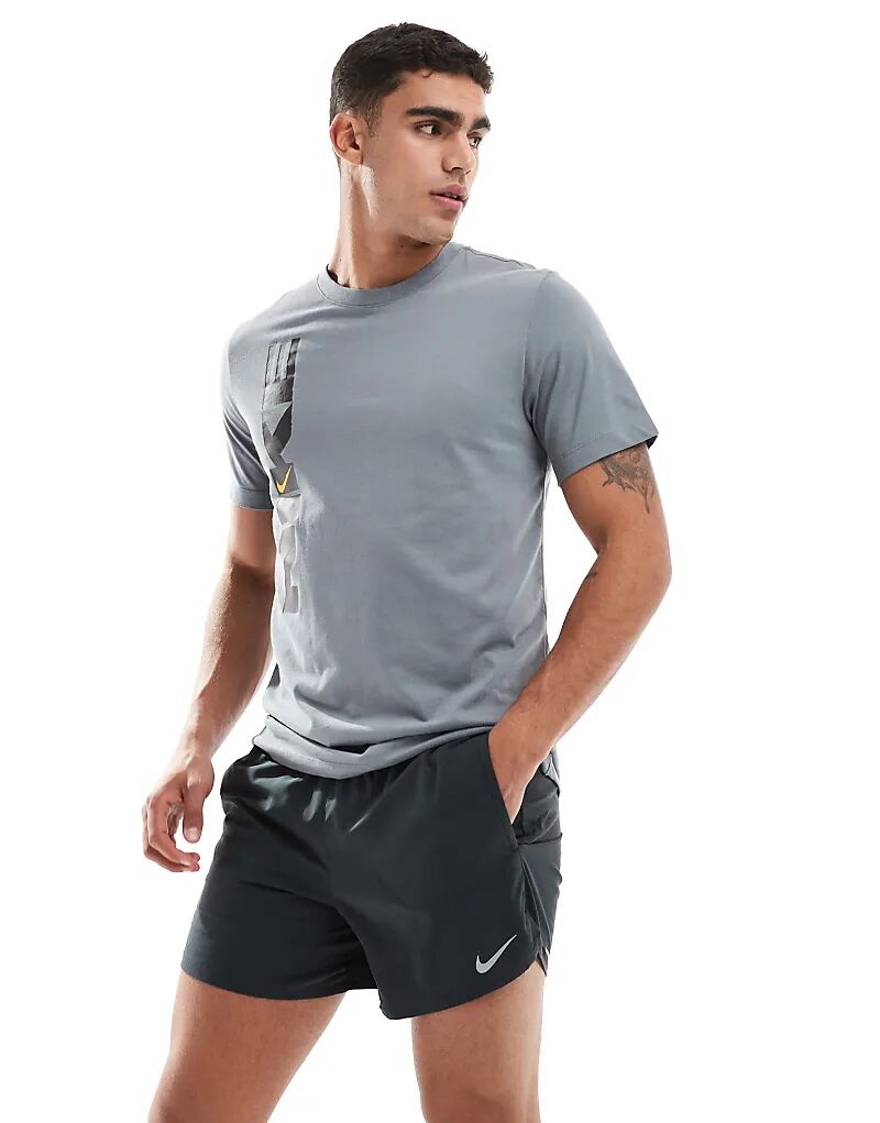

Шорты Nike Running Dri-FIT Stride 5 дюймов черного цвета