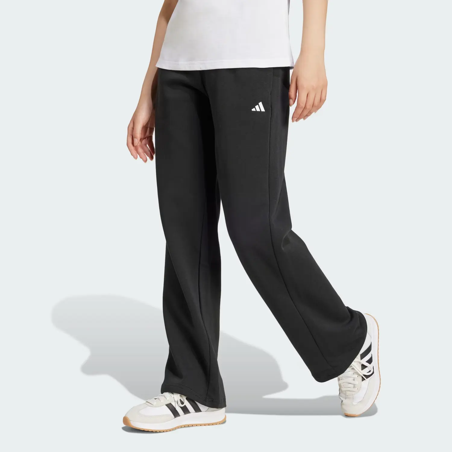 Свободная доставка с AdiClub Essentials Small Logo Уютные брюки с открытым краем Adidas, черный — фото 3