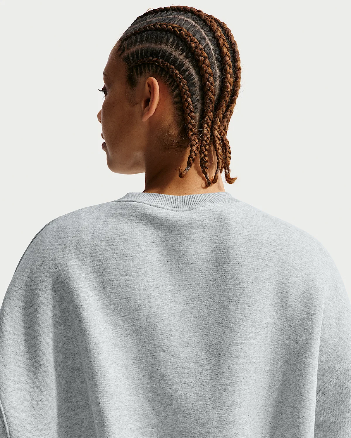Женский оверсайз-свитшот с круглым вырезом Nike Sportswear Phoenix Fleece, Pure Platinum/Heather/Sail — фото 2
