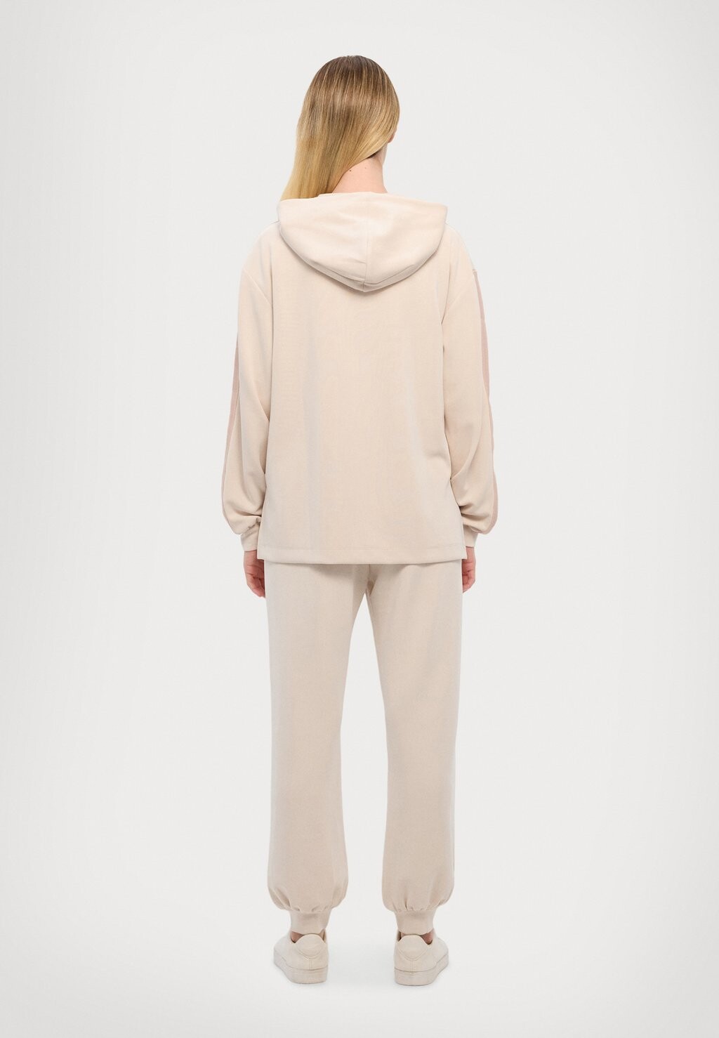 

Толстовка с капюшоном EA7 Emporio Armani, кремовый