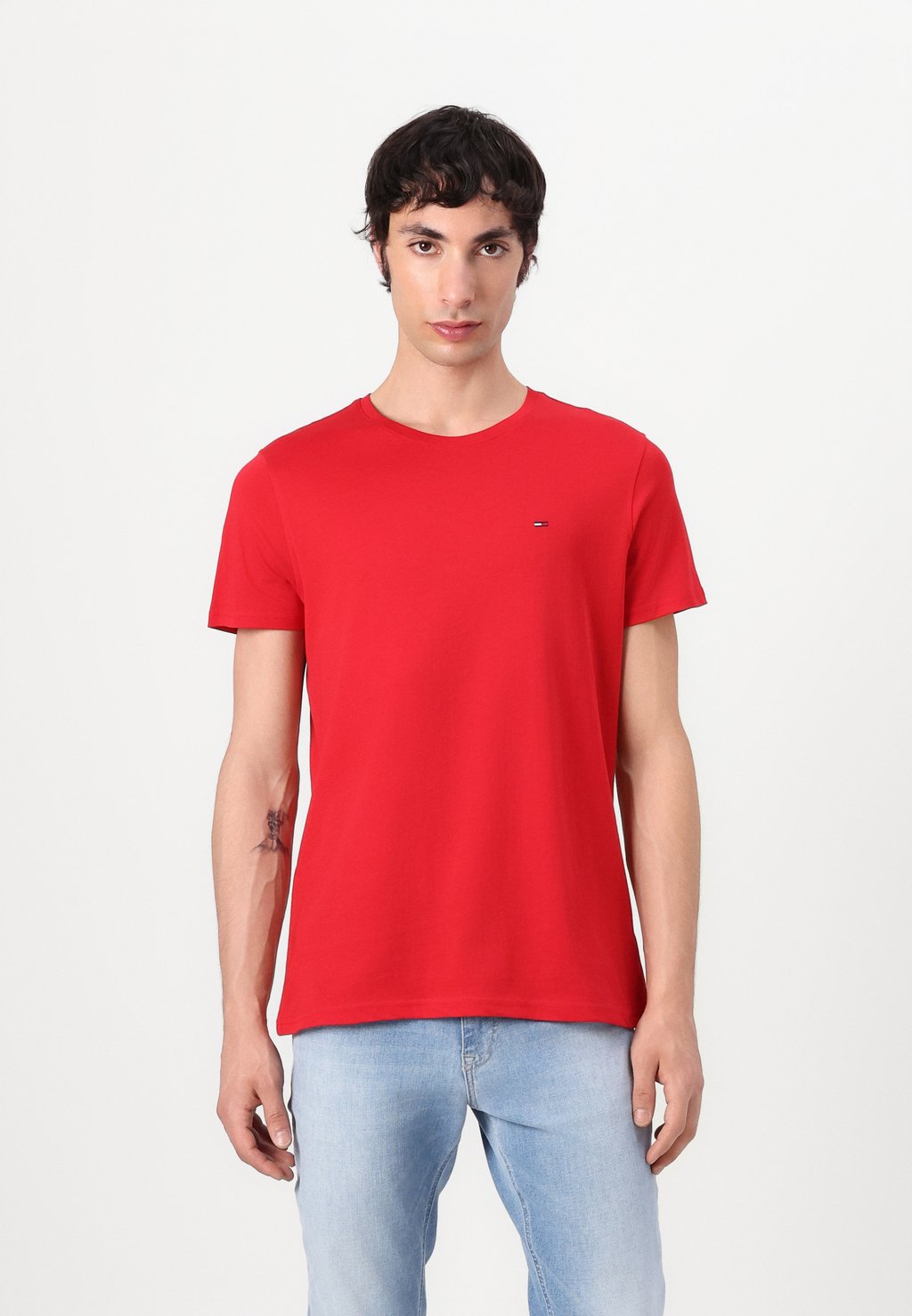 

Базовая футболка TEE Tommy Jeans, красный