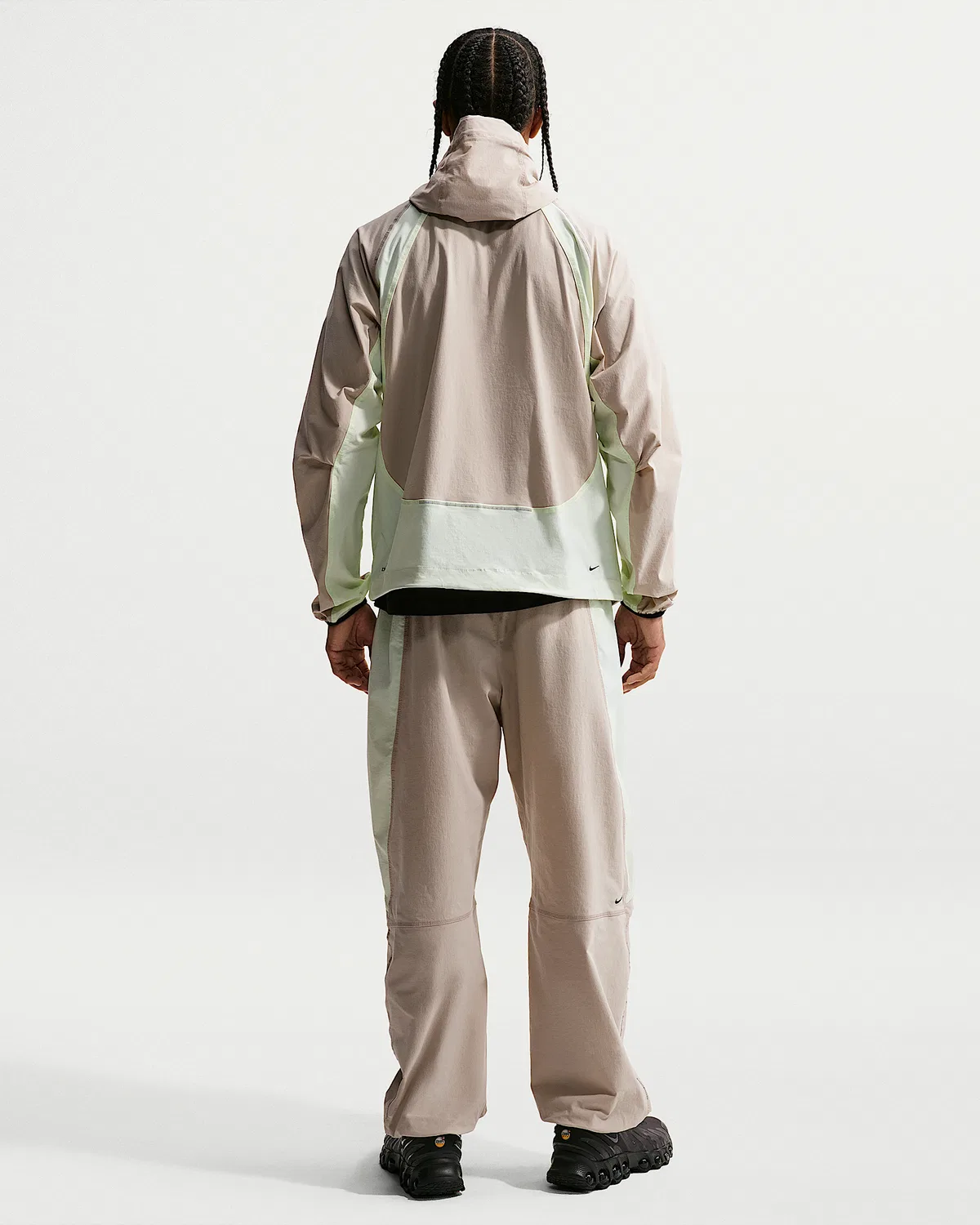 Мужские спортивные штаны Nike Tech Dri-FIT Woven Color-Block, Cream II/Volt Tint/Black — фото 4