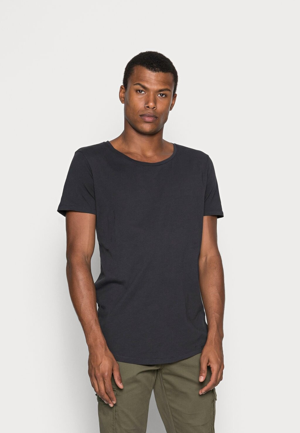 

Базовая футболка Shaped Tee Lee, цвет washed black