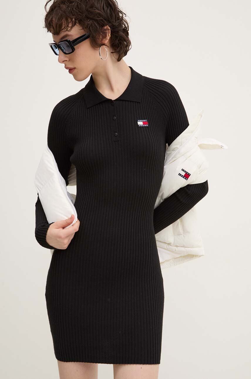 

Платье Томми Джинс Tommy Jeans, черный
