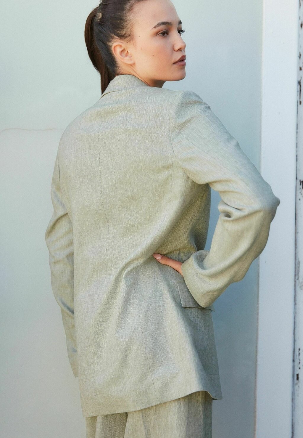 

REGULAR FIT Textured Next, Короткое пальто зеленый хаки