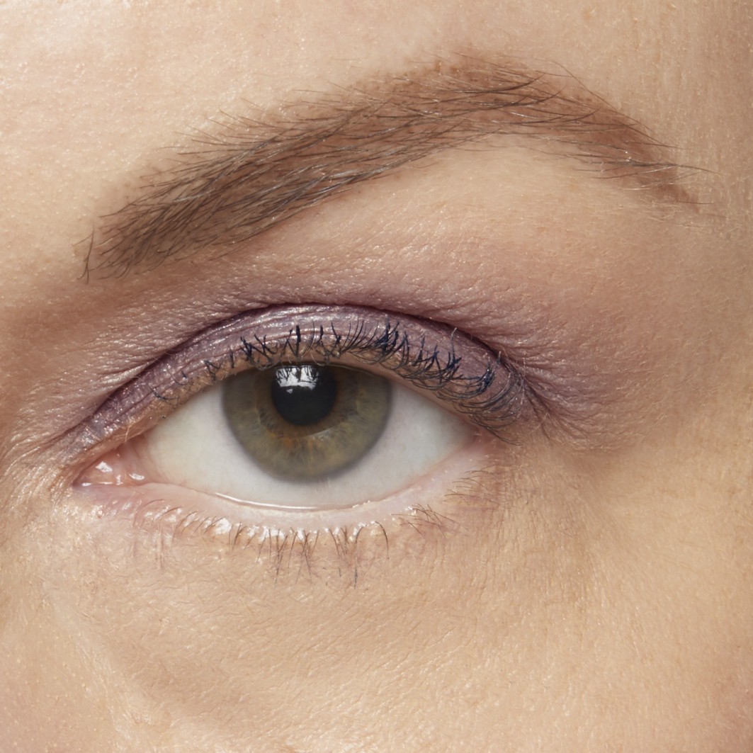 Тени для век superhero no tug eye transforming shadow stick + primer It Cosmetics, epic amethyst, вес 1.5 гр. — фото 3