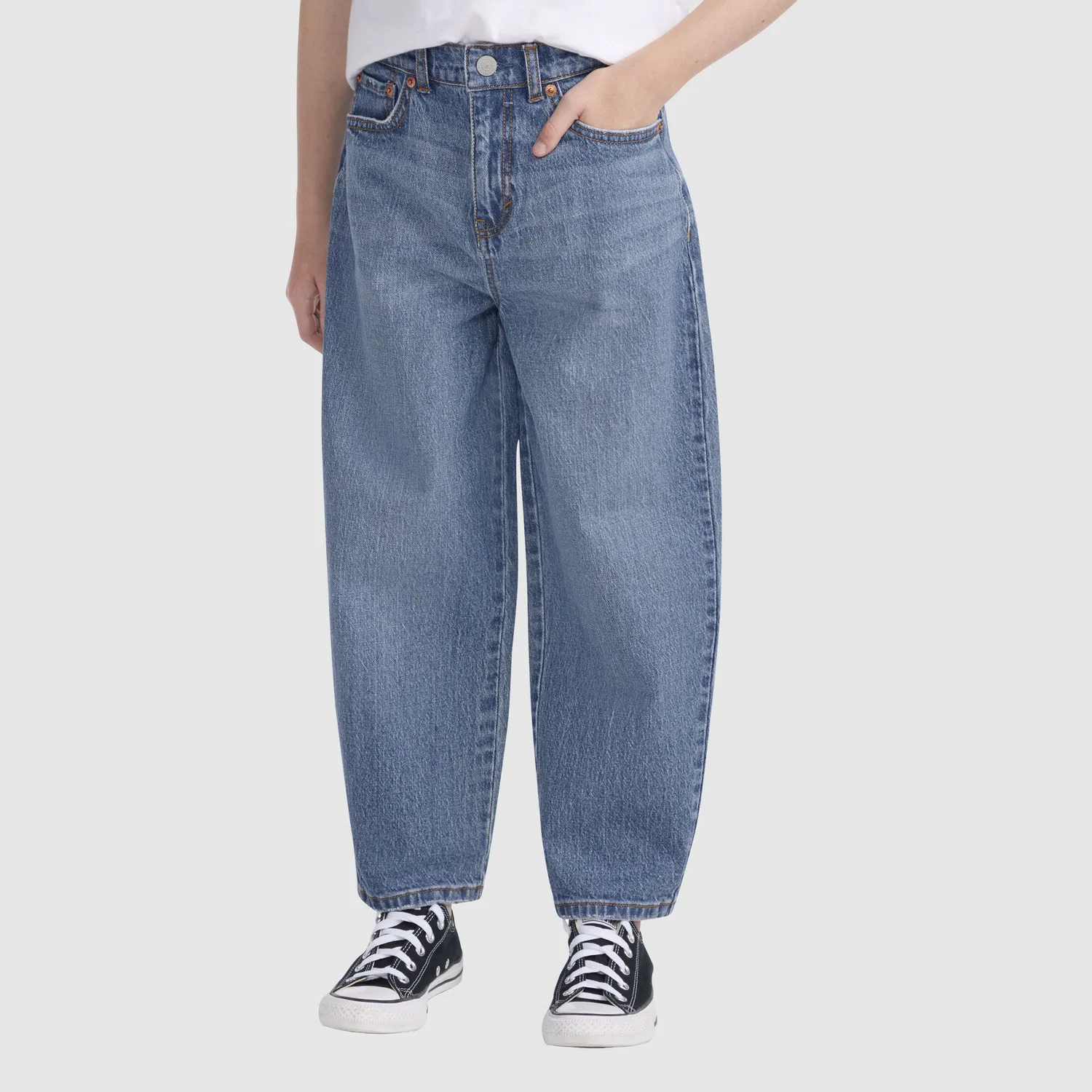 Широкие джинсы-бочонки для девочек 7-16 лет Levi's, Medium Wash — фото 2