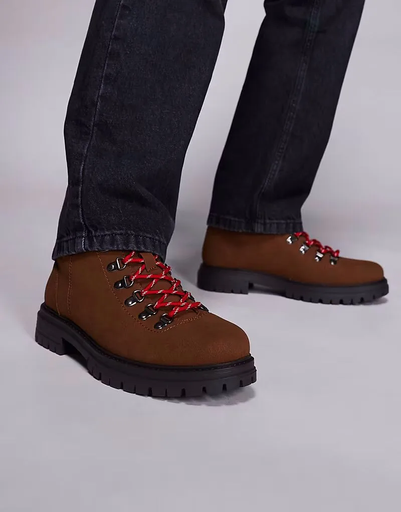 Походные ботинки ASOS DESIGN на шнуровке из замши бежевого цвета на рифленой подошве