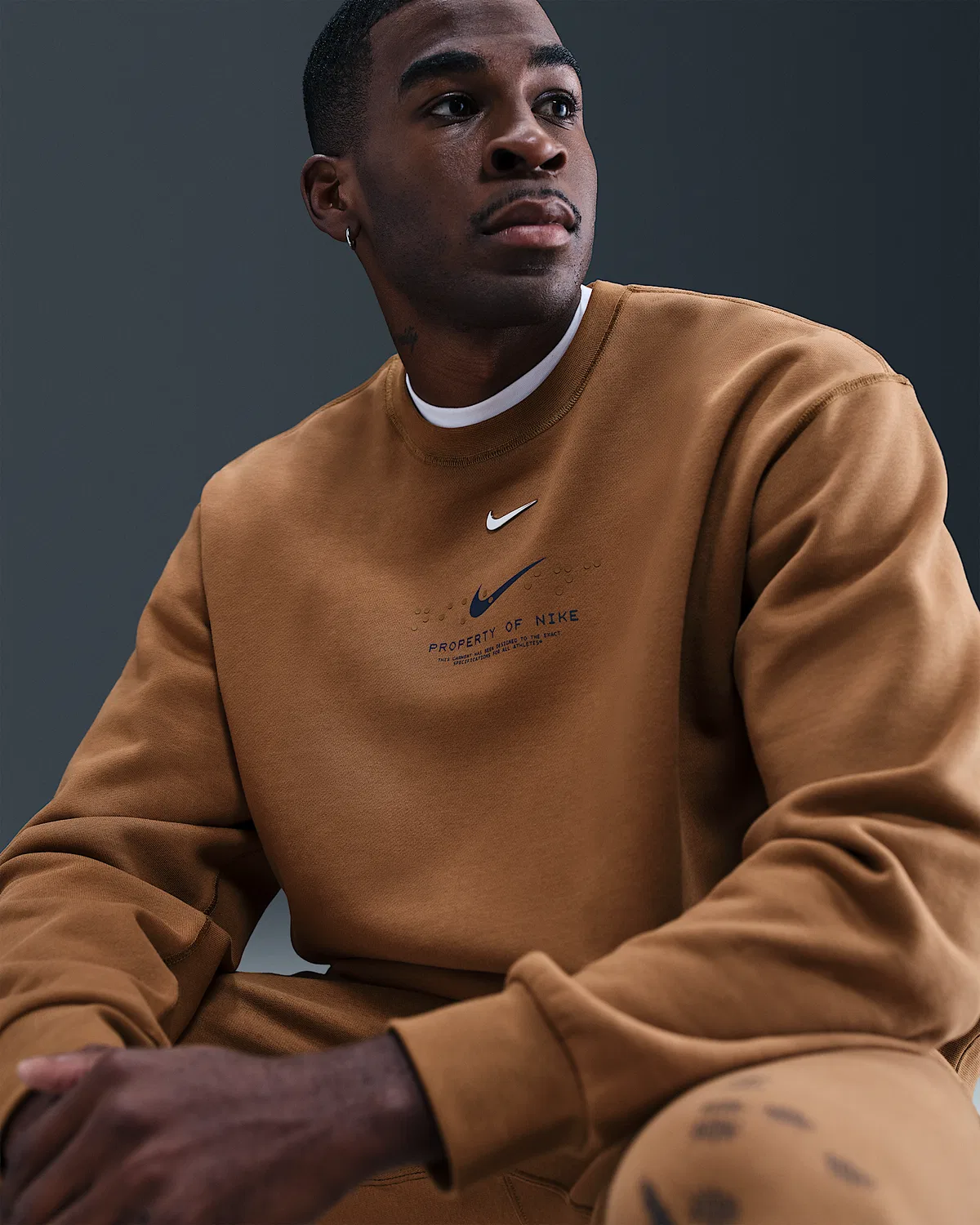 Мужская флисовая кофта с круглым воротом Nike Sportswear Club, Ale Brown — фото 3