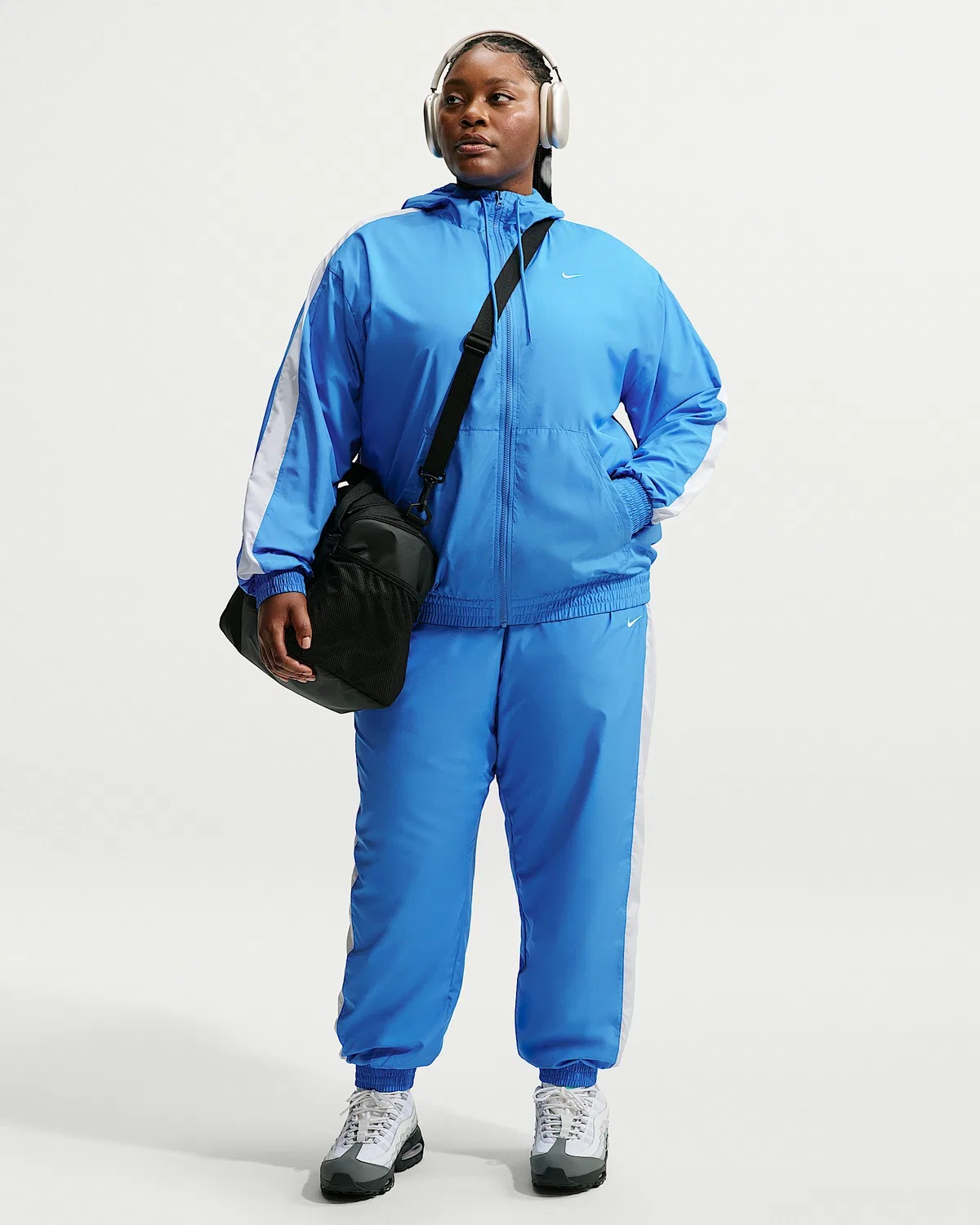 Женская свободная УФ-куртка с капюшоном (большие размеры) Nike Sportswear Classic Wovens, Light Photo Blue/White/Sail — фото 4