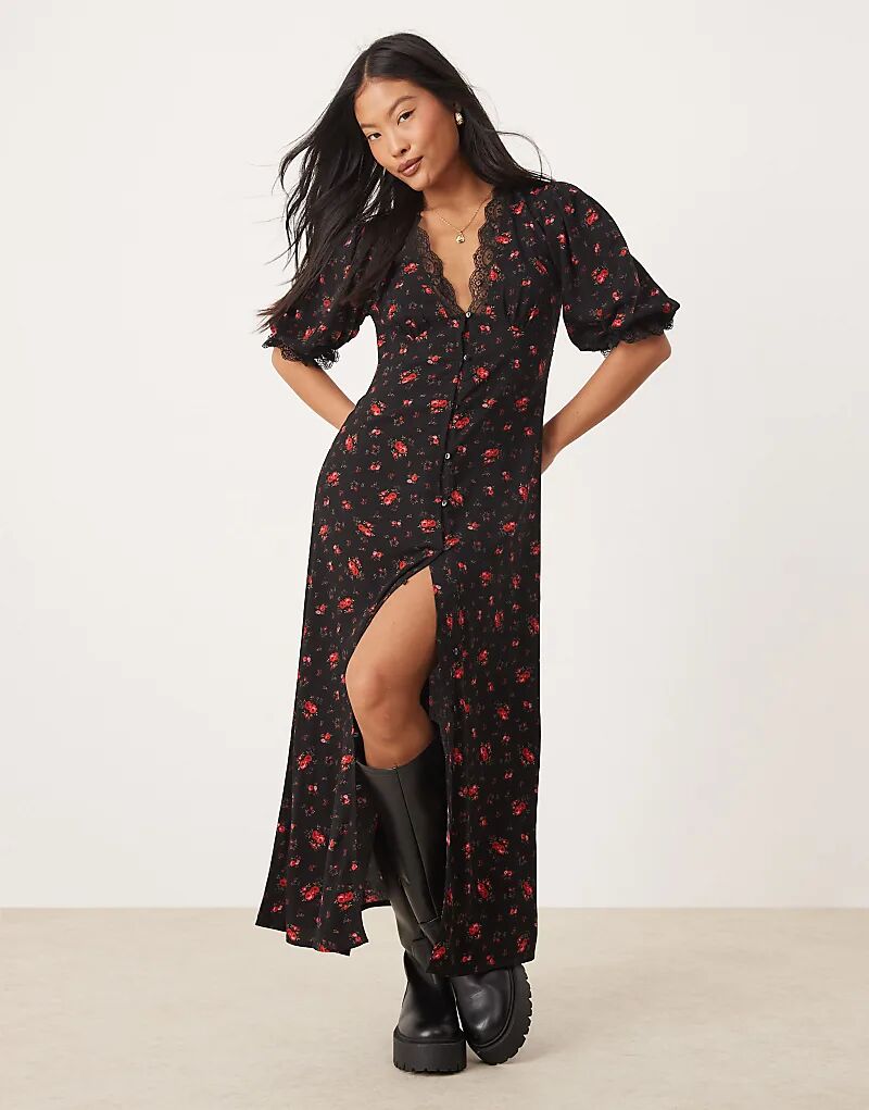 

Платье макси с кружевной отделкой на пуговицах с принтом черных роз Miss Selfridge