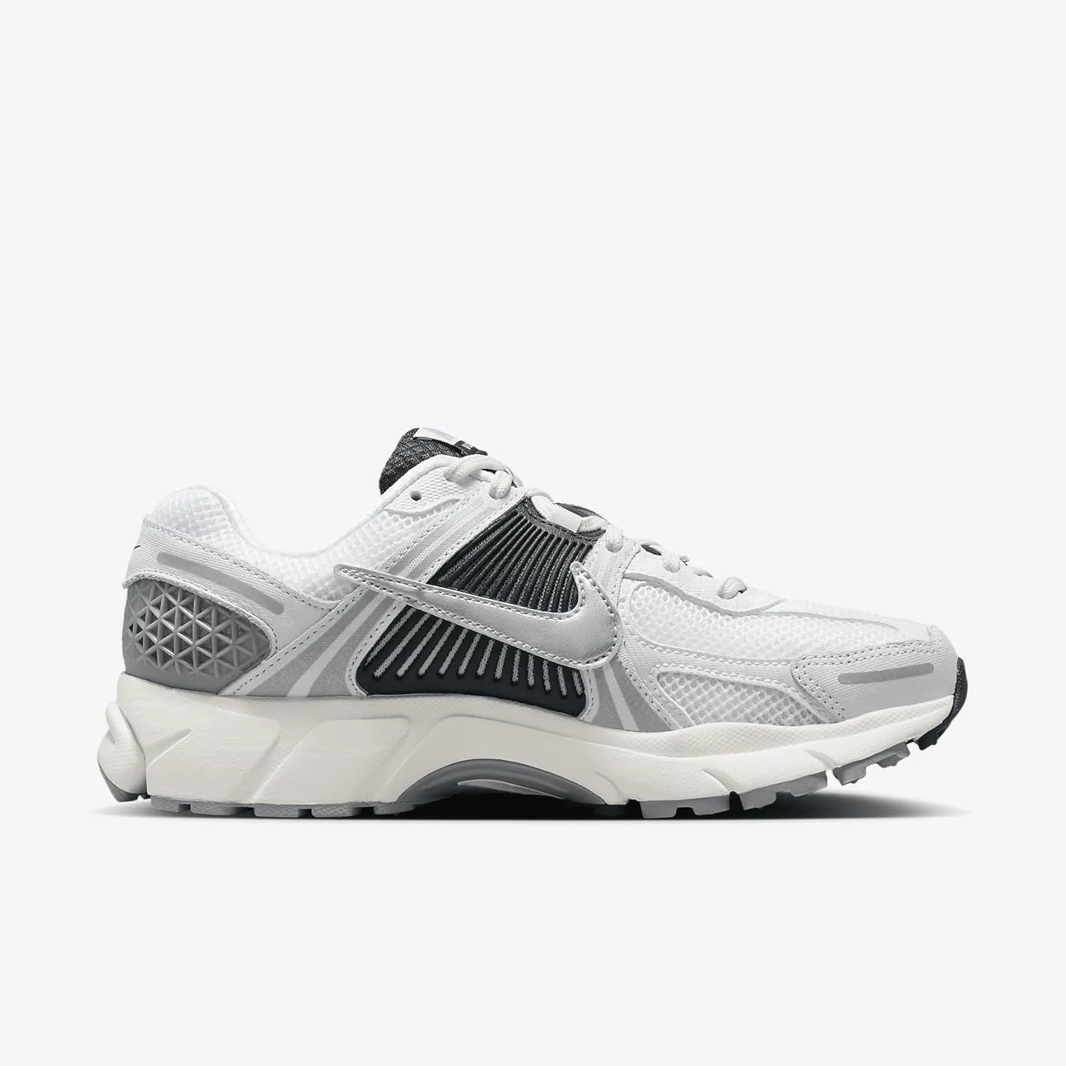 Женские кроссовки для бега Nike Zoom Vomero 5, белый/темно-синий/металлик серебристый — фото 3