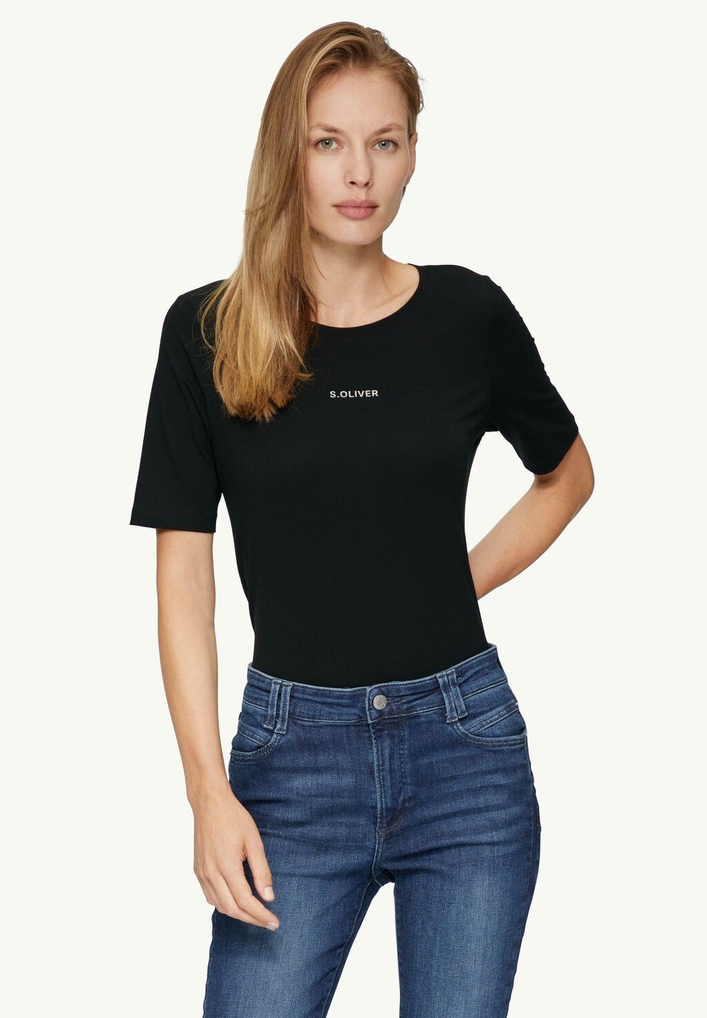

Базовая футболка ELASTISCHES MIT LABEL s.Oliver, черный