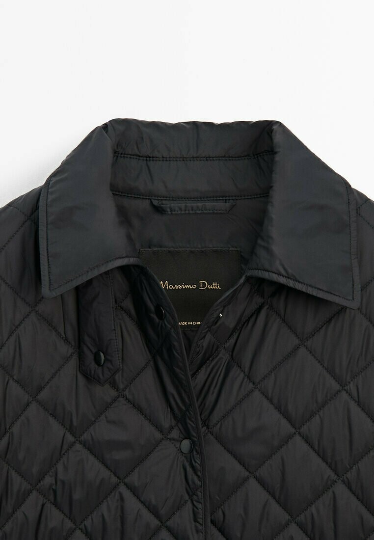 

Зимнее пальто QUILTED WITH SNAP BUTTONS Massimo Dutti, черный