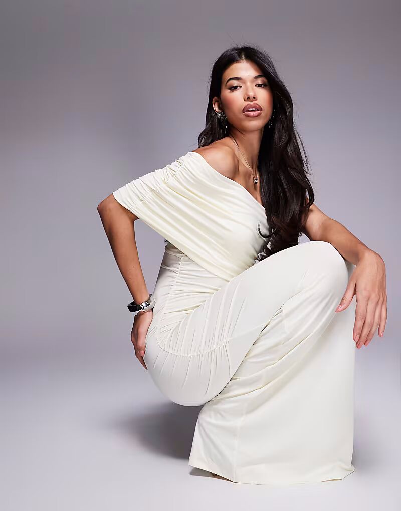 

Платье макси из сетки на одно плечо со сборками ASOS DESIGN цвета пахты