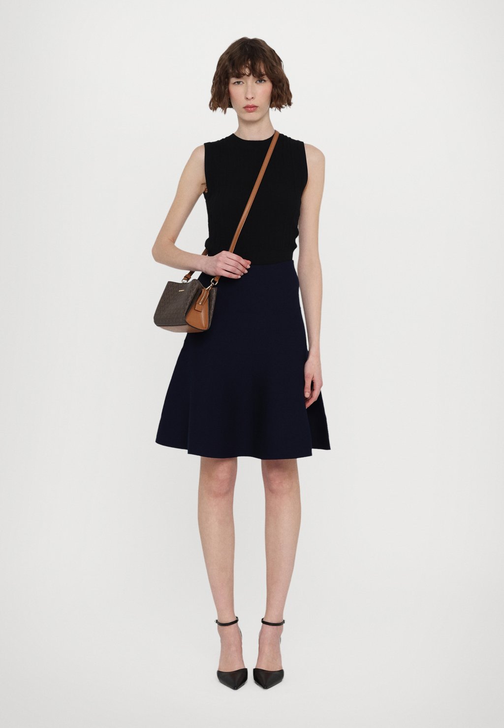 

Сумка через плечо RUTHIE MICHAEL Michael Kors, коричневый