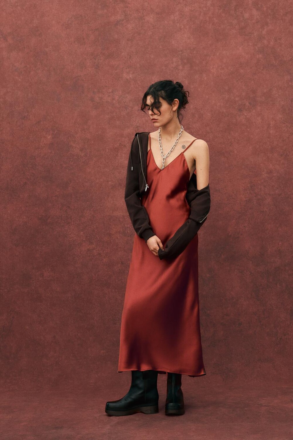 

Платье миди из атласа ZARA, красноватый