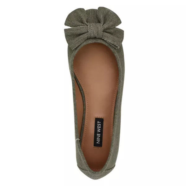 Женские балетки Veronika из денима без застежек Nine West, цвет dark olive denim — фото 4