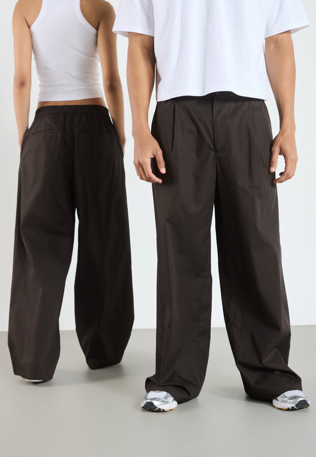 

Брюки UNISEX YOURTURN by Zalando, темно-коричневый