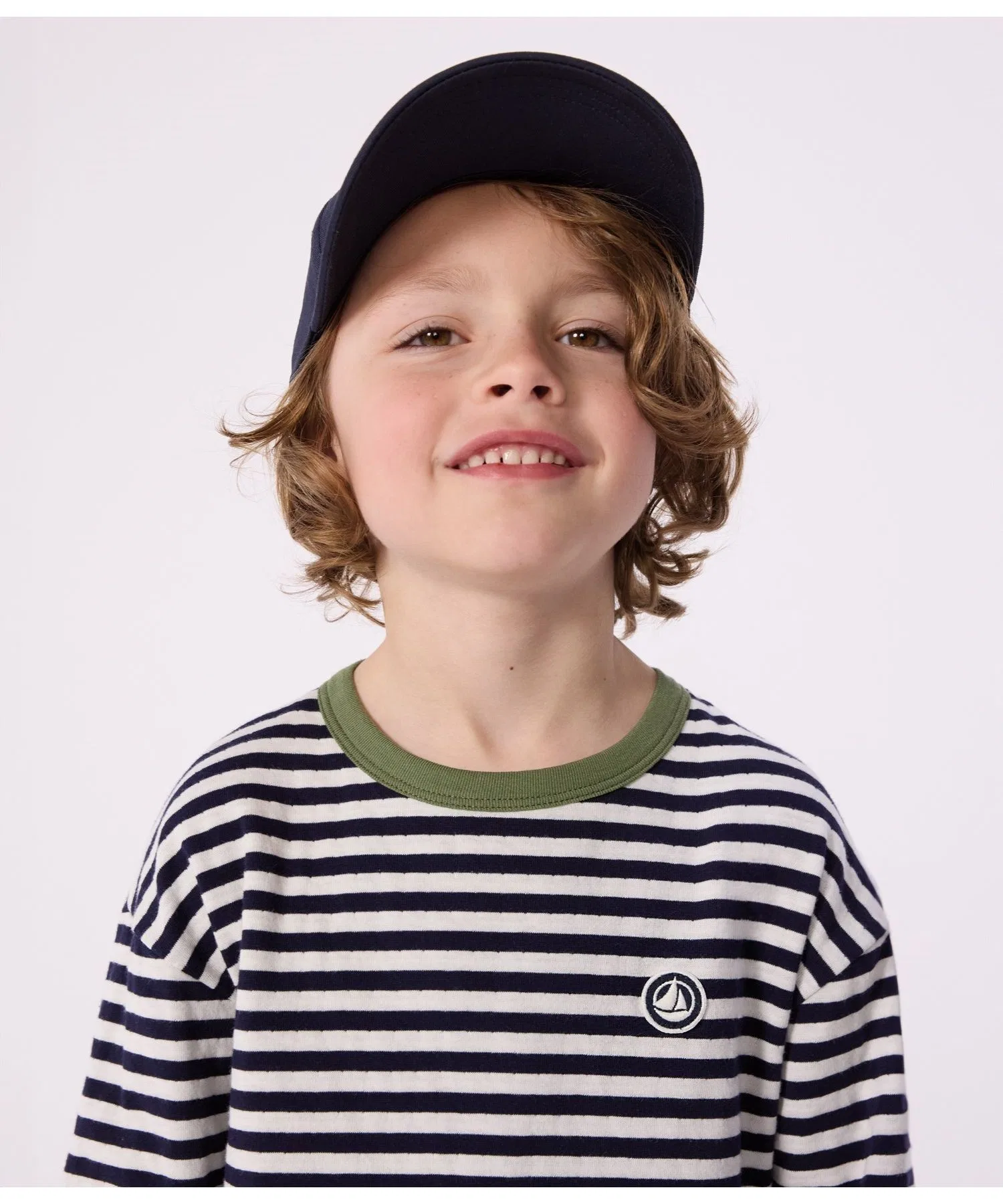 Детская футболка в полоску Petit Bateau с акцентами синего цвета — фото 3