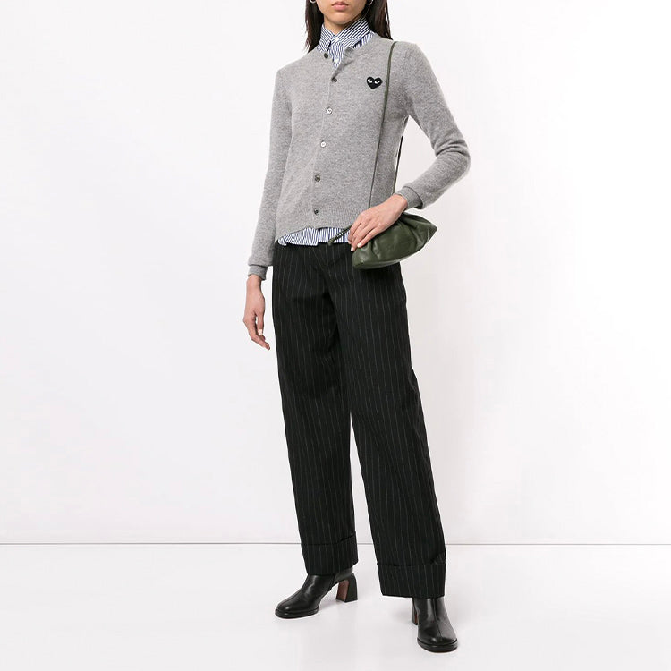 Кардиган (WMNS) COMME des GARCONS PLAY Cardigan Black Heart 'Grey' AZ-N023-051-2, серый — фото 3
