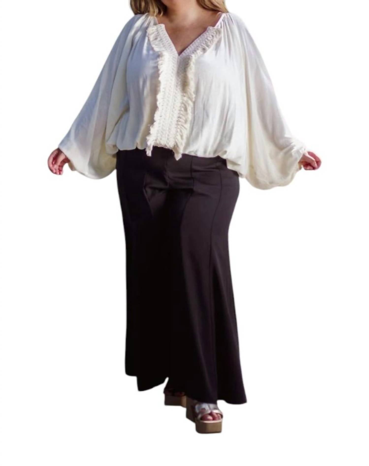 

Adriana Contreras Блузка с бахромой по вырезу горловины - больших размеров, цвет слоновой кости